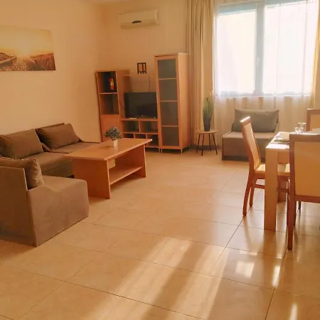 Konstantin In Trakia Plaza *